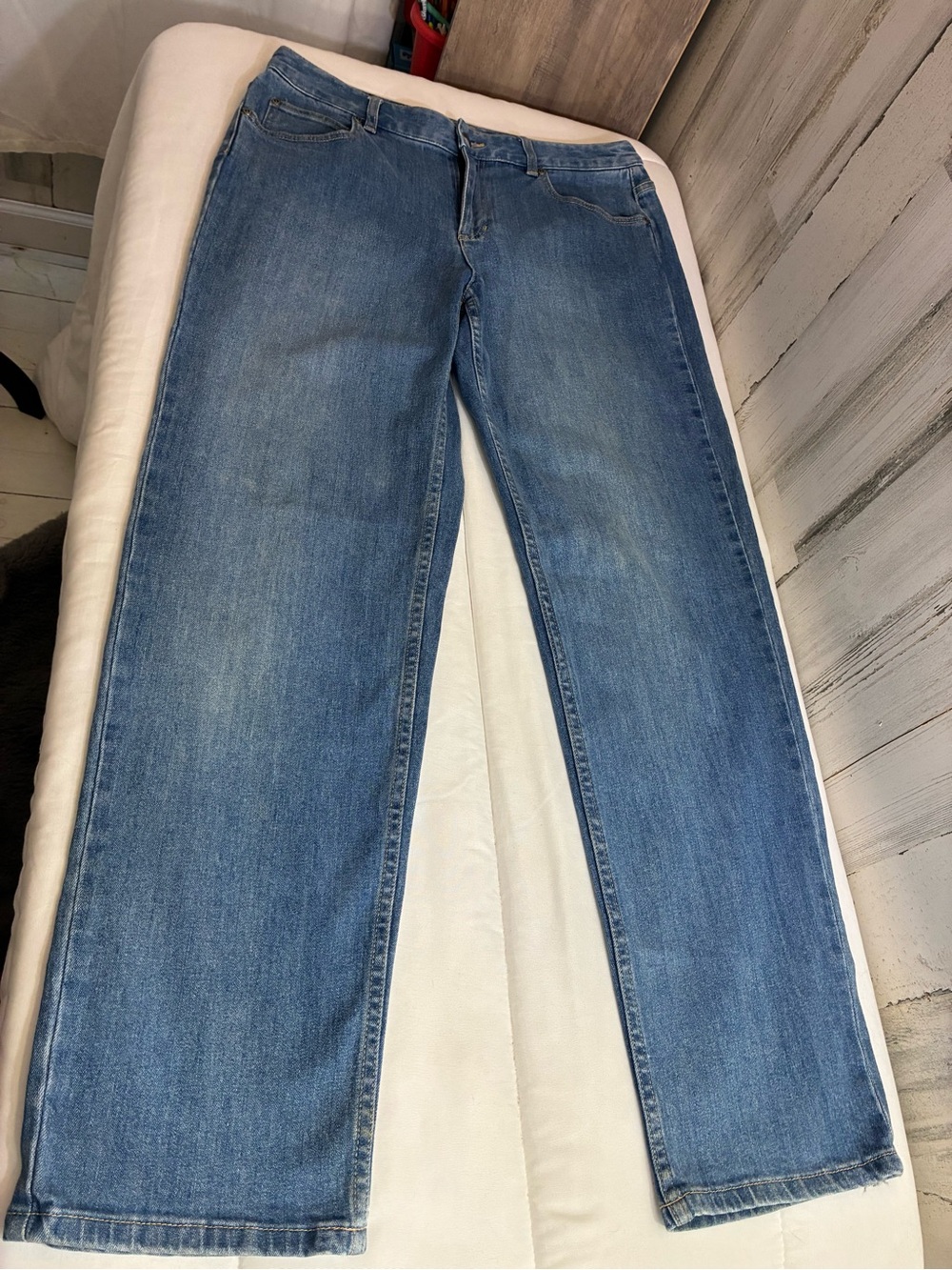 Liz Claiborne women’s Sz 10R Medium Blue Straight Jeans